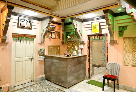 Gayatri Paying Guest House