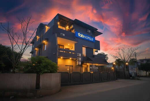 FabHotel Villa The Suites - Nr. Prayagraj Junction