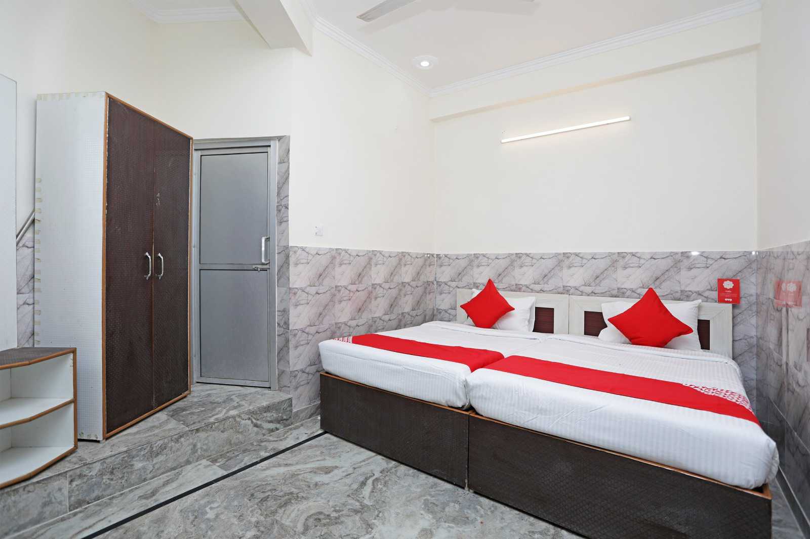 Hotel O Trimurti Guest House