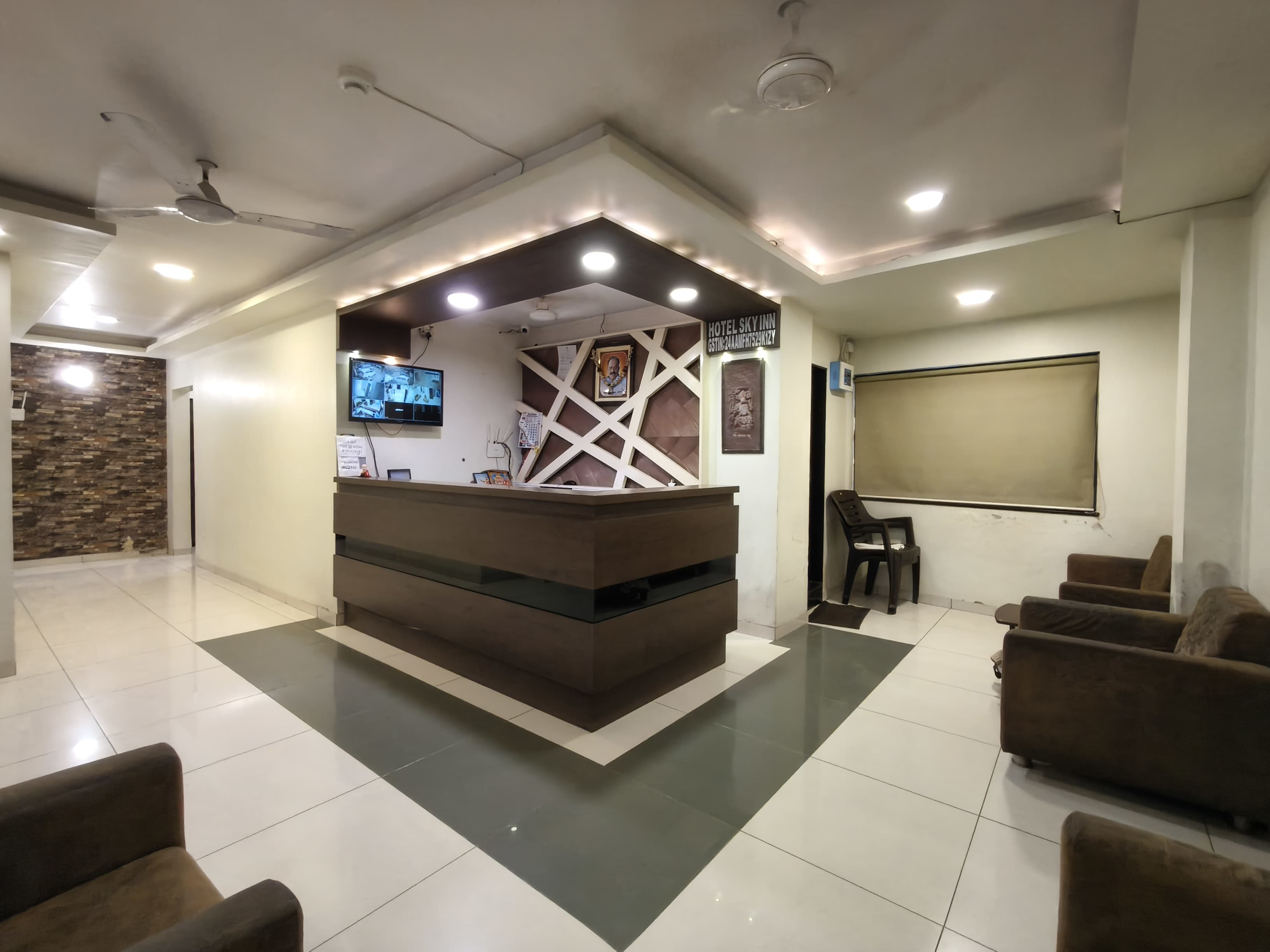 Sky Inn Hotel