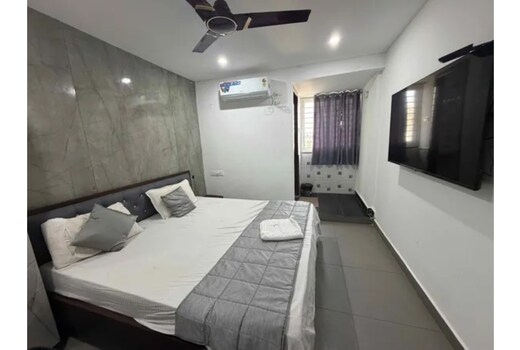 FabHotel Sushmitha Inn