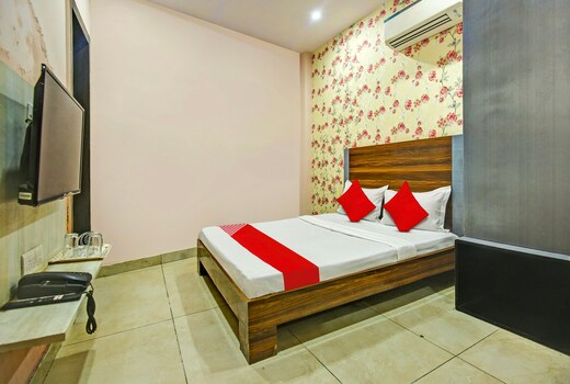 Hotel O S Residency