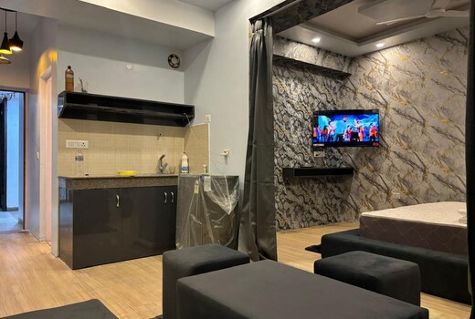 Hotel The Amerin Suites Inn, Gomti Nagar Lucknow
