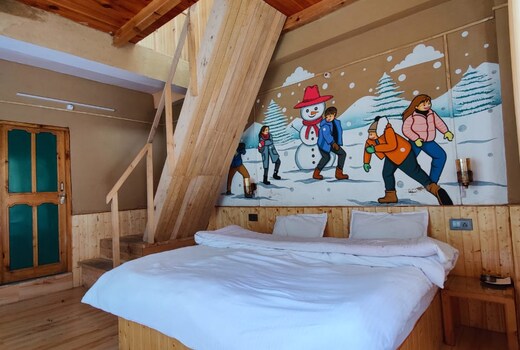 YOLO Hostel and Stay Jibhi