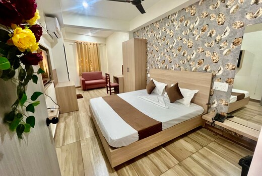 Deni Hotel & Banquets