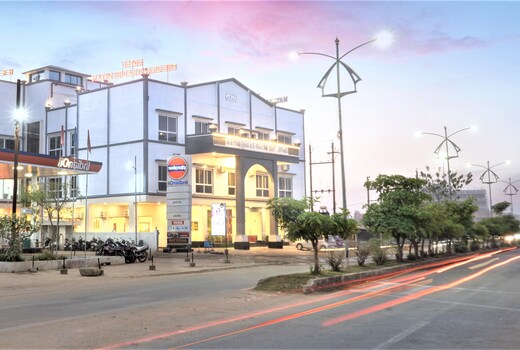 HOTEL THE GRAND RADHE SHYAM