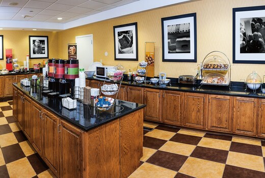 Hampton Inn & Suites Chesapeake-Square Mall