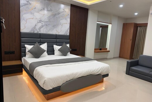 Hotel Peacock Anand.