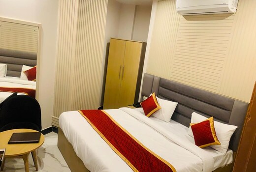 Hotel Ember