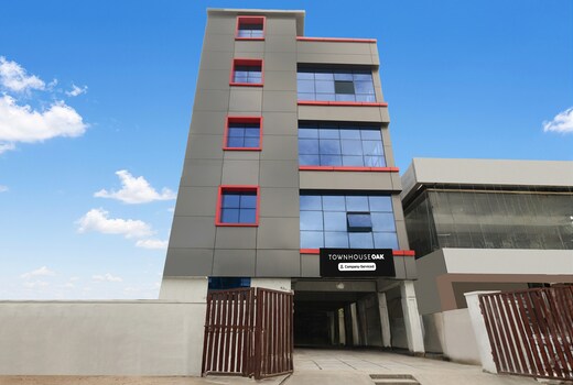 Townhouse Oak Kamineni Bus Stop