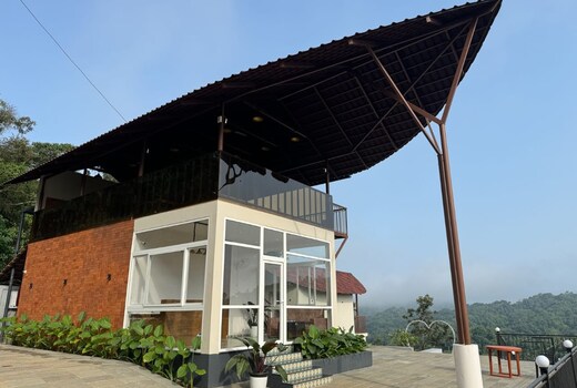 Macondo Resort