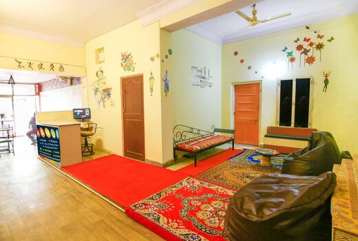 NANUS HOSTEL