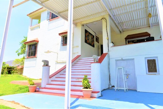 Ganatras Farmhouse