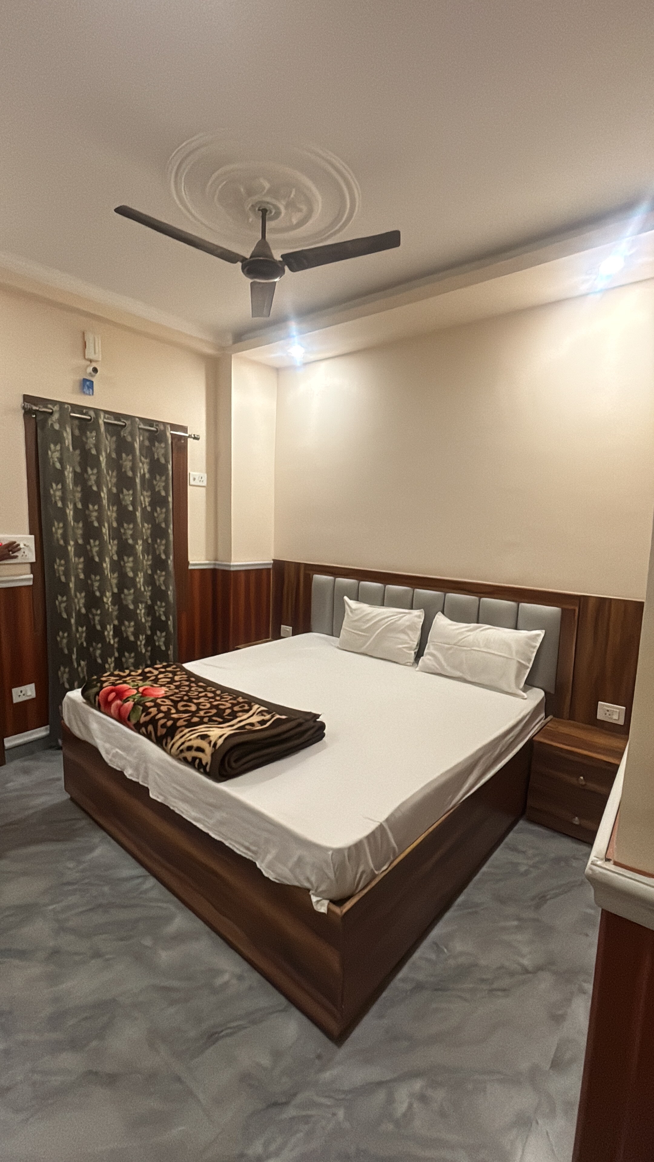 Lovkush Bhavan stay 100mtr - from Ramjanam bhumi