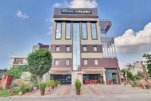 The Royal Galaxy near to Gate 6 Yashobhoomi, Dwarka
