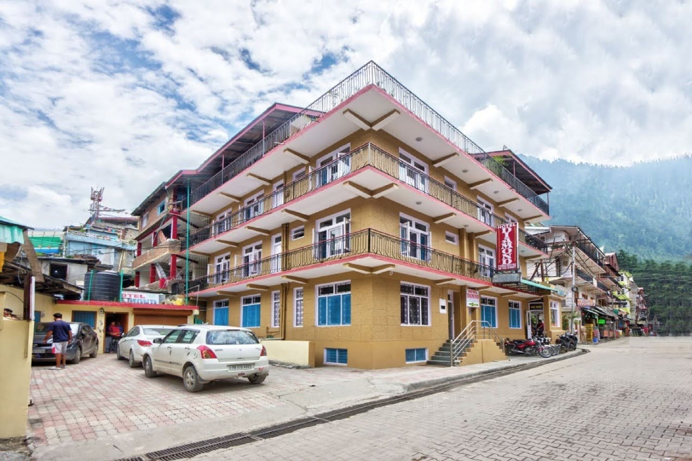 Hotel Diamond, Mall Road Manali.