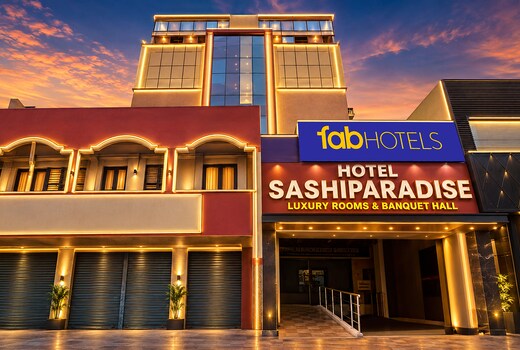 FabHotel Sashi Paradise