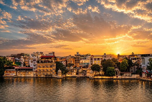 Nayee Haveli by Venice View| Lake view hostel.