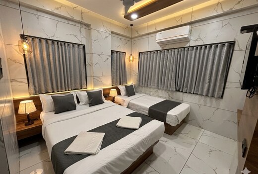 Hotel Shree Hari Teeen batti Chouk