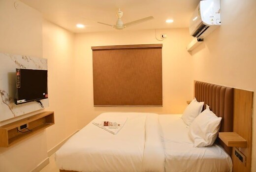 S8 Luxury Inn