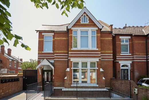 Ealing Broadway Viridian Apartment