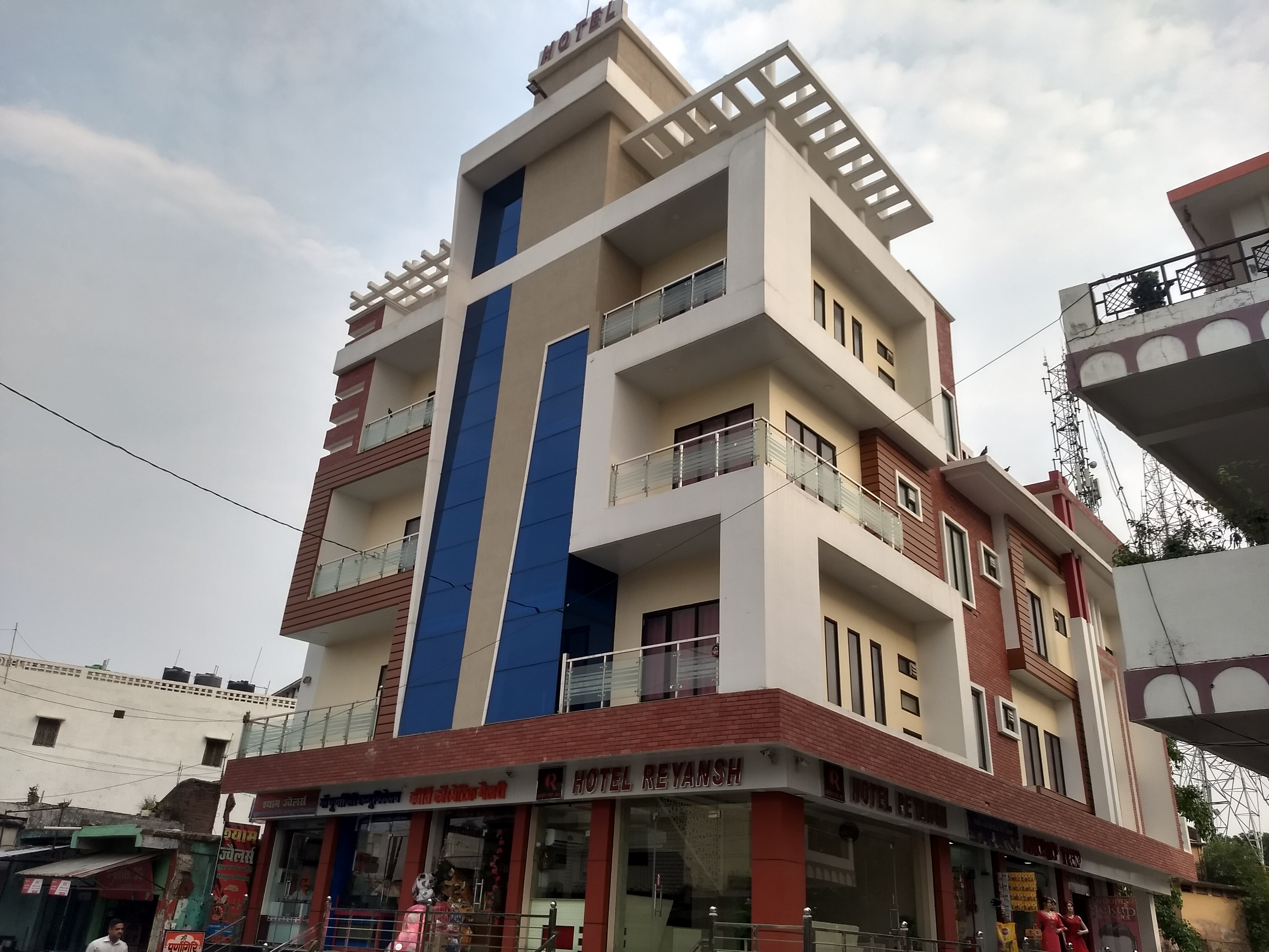 HOTEL REYANSH