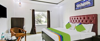 Hotel Royal Empirre Near PEC-PGI-PU Chandigarh