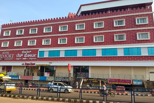Hotel Red Fort Lodging And Boarding Restaurant