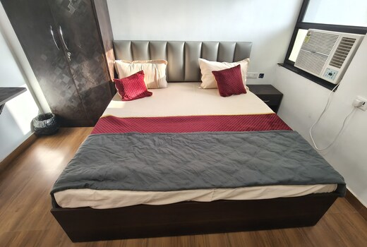 Galaxy Hotel, Jobner