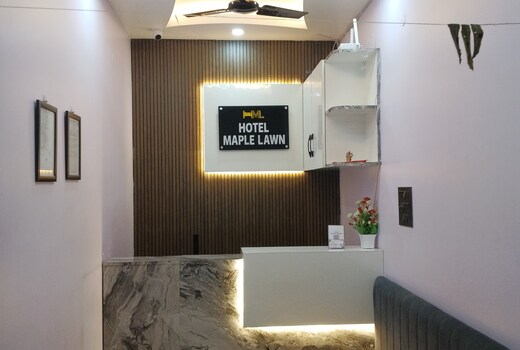 Hotel Maple Lawn