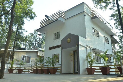 Yash Villa | Rooms & Caretaker