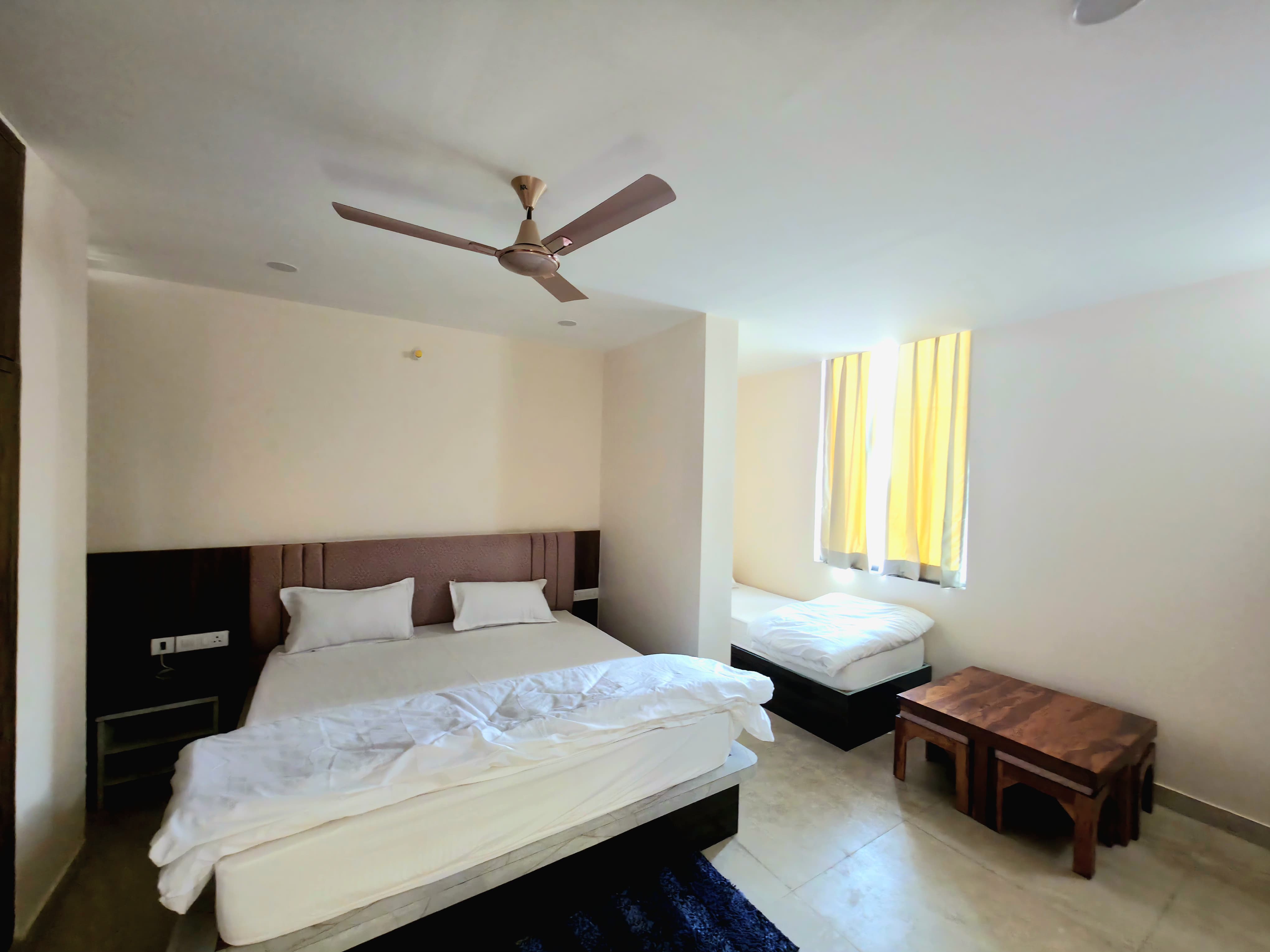 Hotel Maple Leaf