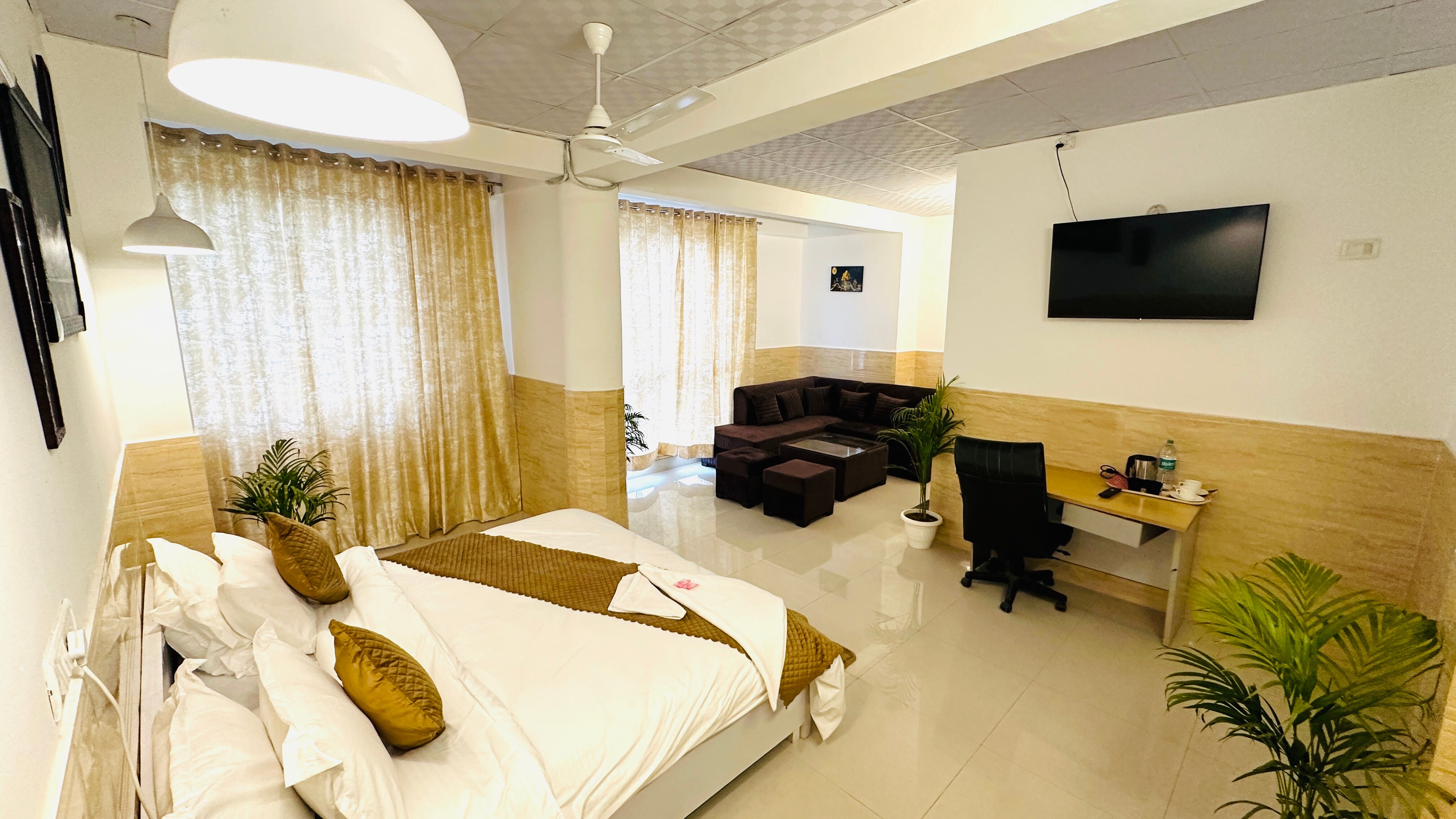 Hotel Relax Inn - Noida Sector 18