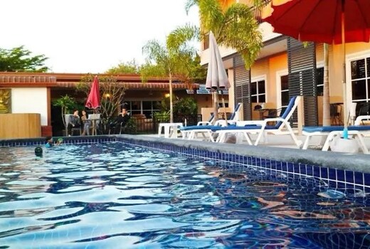 4 Palms Resort
