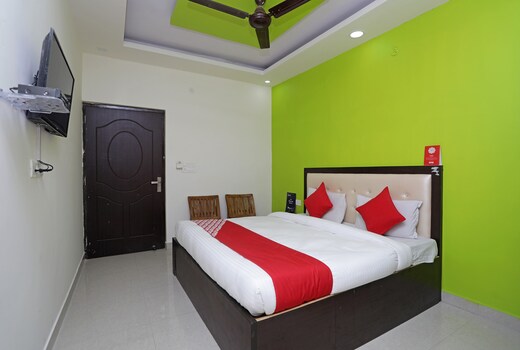 Super Hotel O Raj Palace