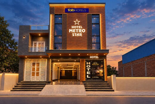 FabHotel Metro Star