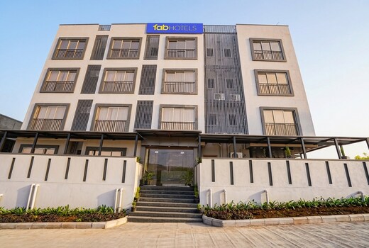 FabHotel Sahyadri Mantram