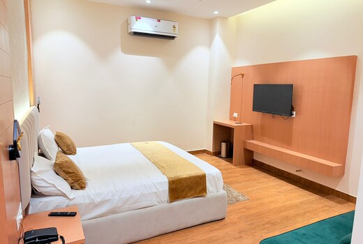 HOTEL WAVE INN
