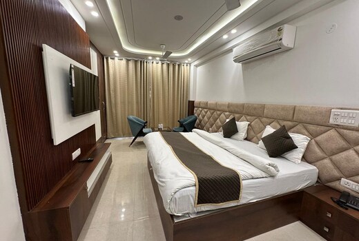 The Royal Oakes 2BHK Terrace Apt with Kitchent
