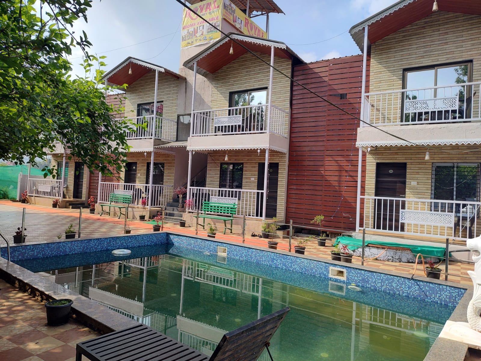 Royal Honey Resort