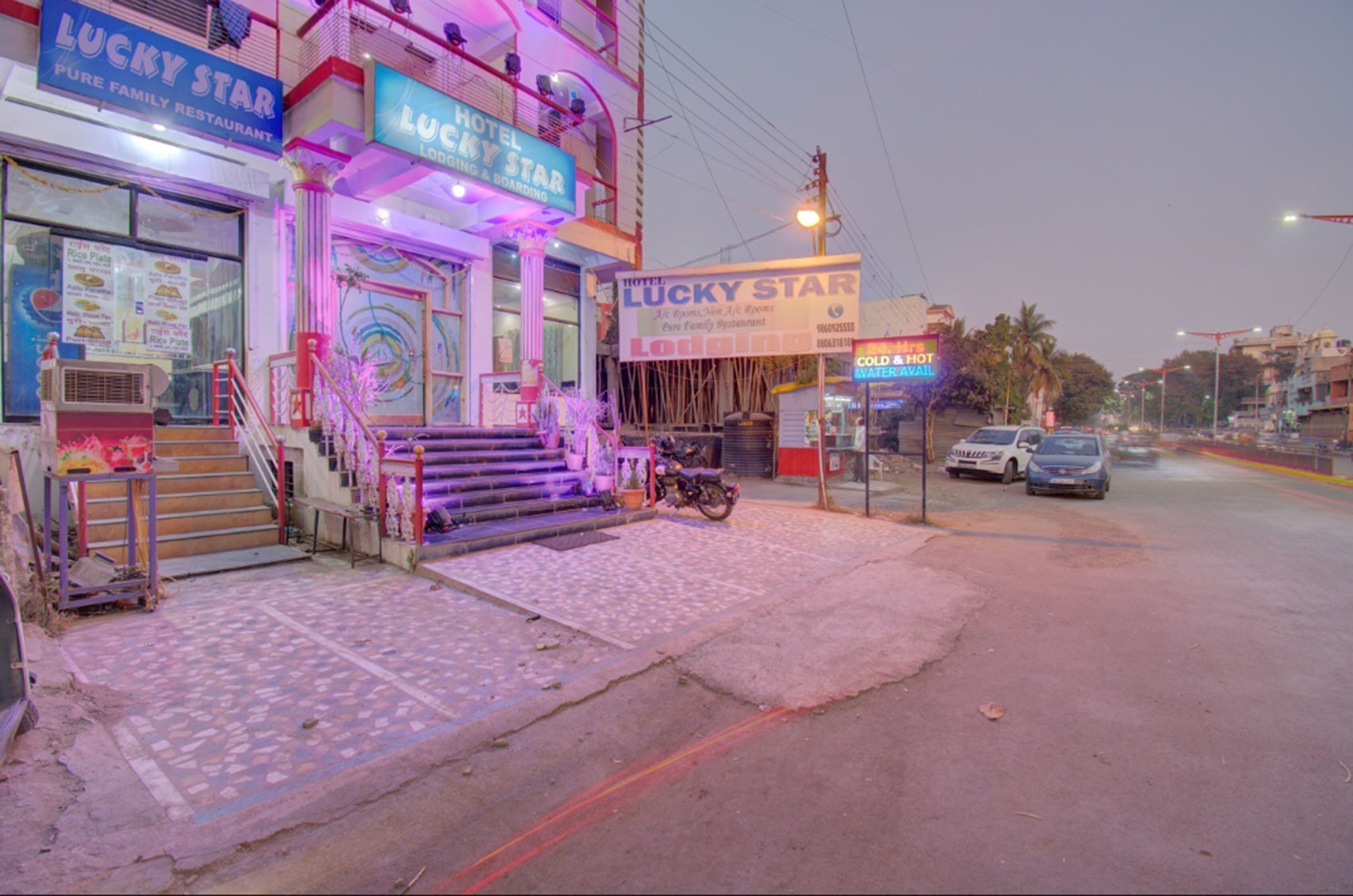 Hotel Lucky CENTRAL BUS STOP