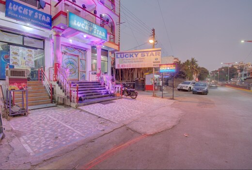 Hotel Lucky CENTRAL BUS STOP