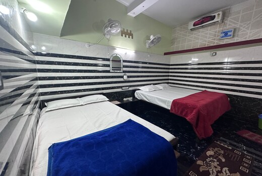 Hotel gunj palace
