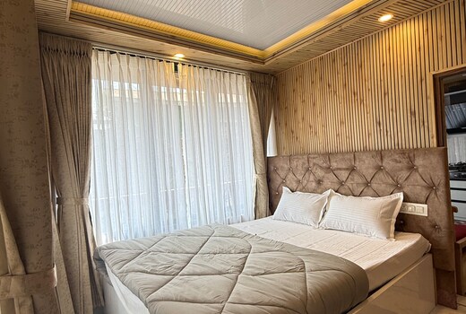 Red robe retreat