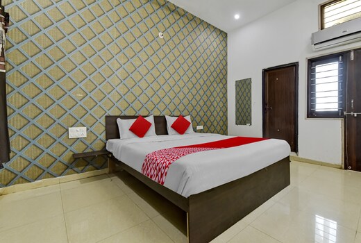 Hotel O Radhe