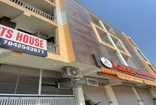 Capital O Kanha Guest House