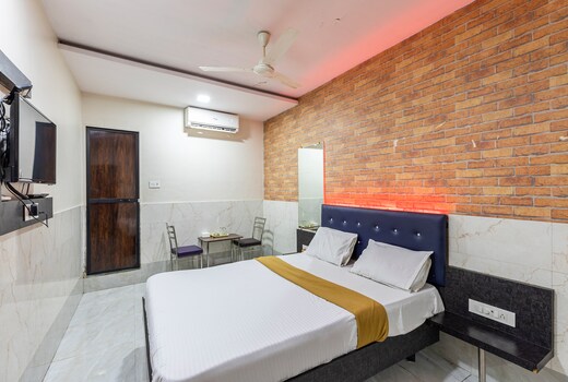 Hotel Amrapali Loading & Boarding