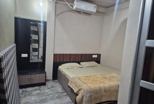 Morpankh Guest House |150 Mtrs from Railway Station