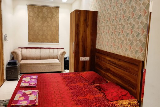 City Shelter - Studio with all basic amenities