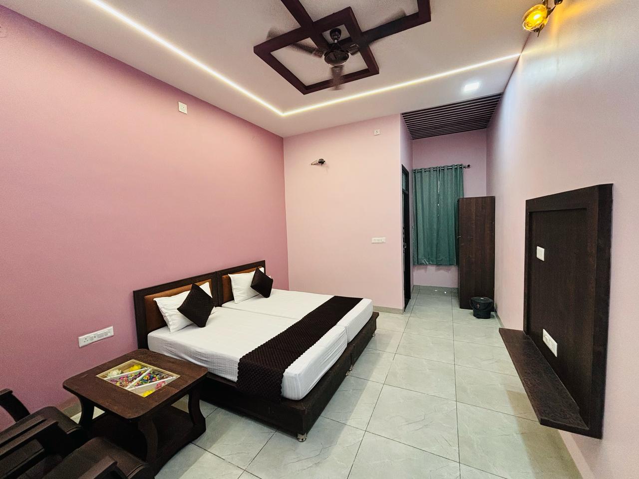 Shree Krishna Hotel & Restaurant